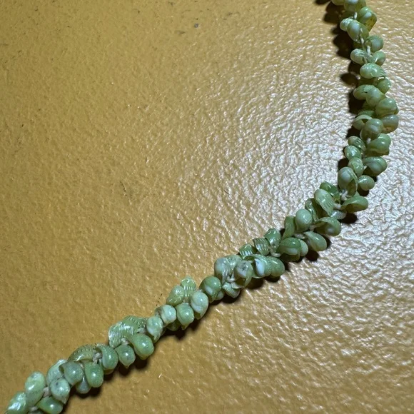 Hawaiian Sunrise shell necklace - Picture 5 of 5